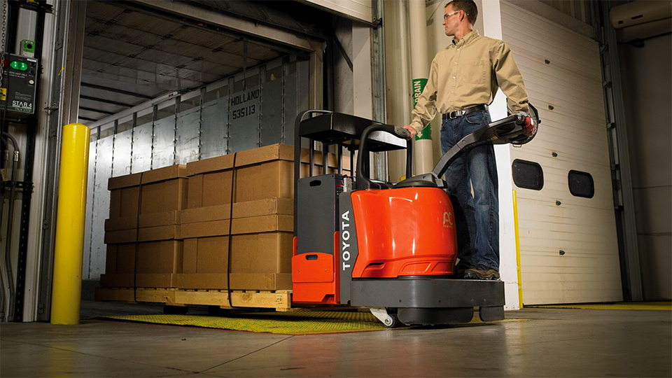 Herc Rentals offers a complete guide on how to choose the best pallet jack for your needs.