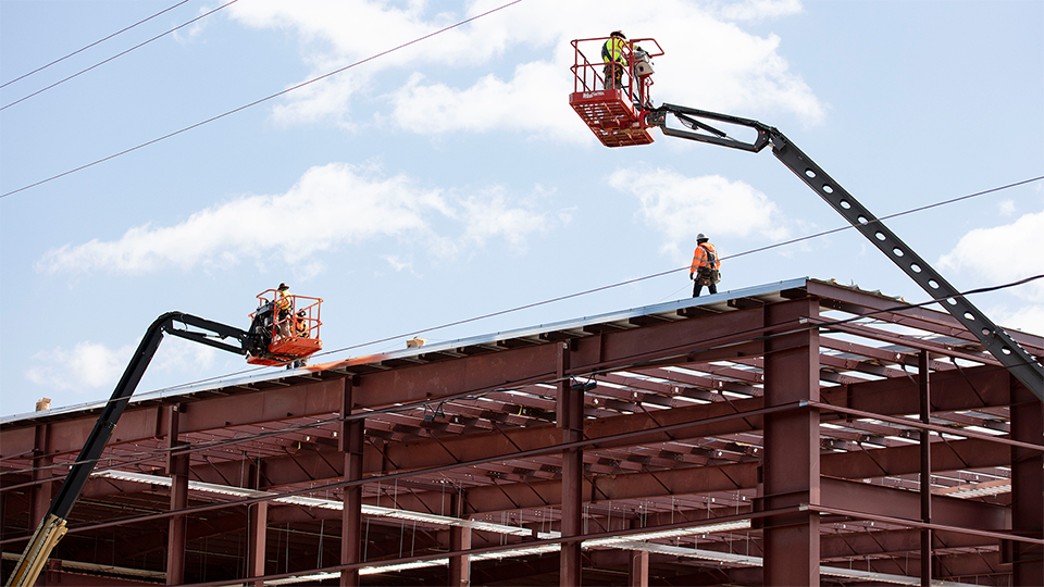 Wondering what industrial construction is? Herc Rentals offers a contractor's guide.